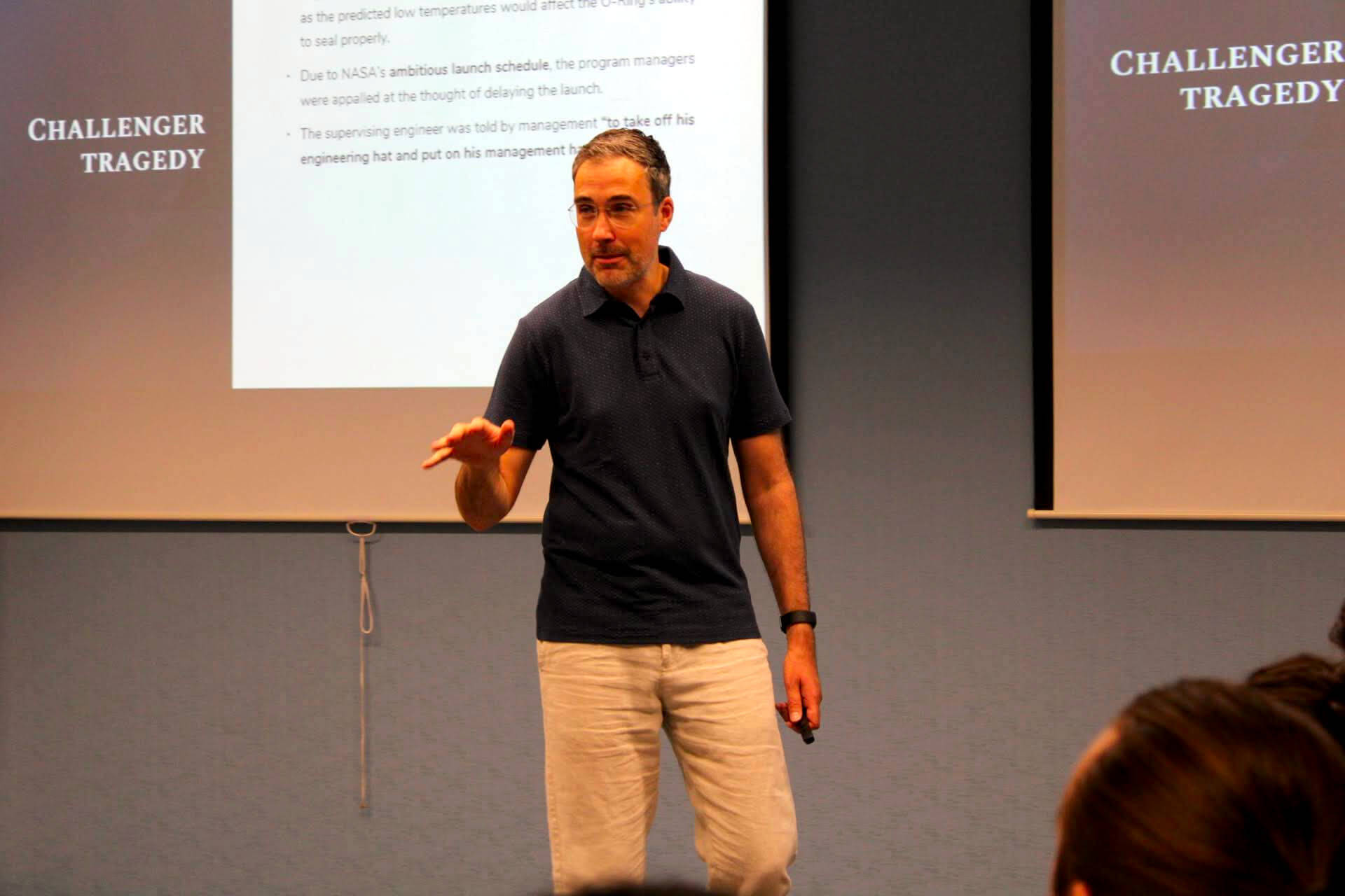 Imre Végh analyzing the Challenger tragedy during a leadership workshop on decision making and communication